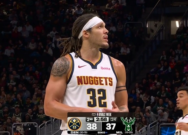 开云下载-里外里差不少！戈登进攻犯规 掘金挑战成功阻挡2+1